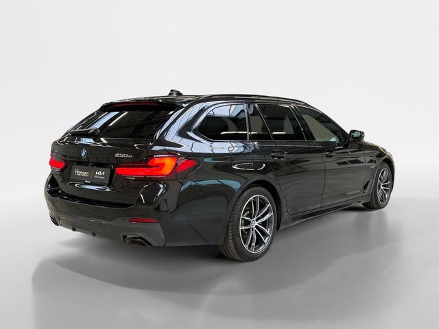 BMW 5-SERIE Touring 530e xDrive M-Sport I Shadowline I Leder I 360 Camera I Luchtvering achter