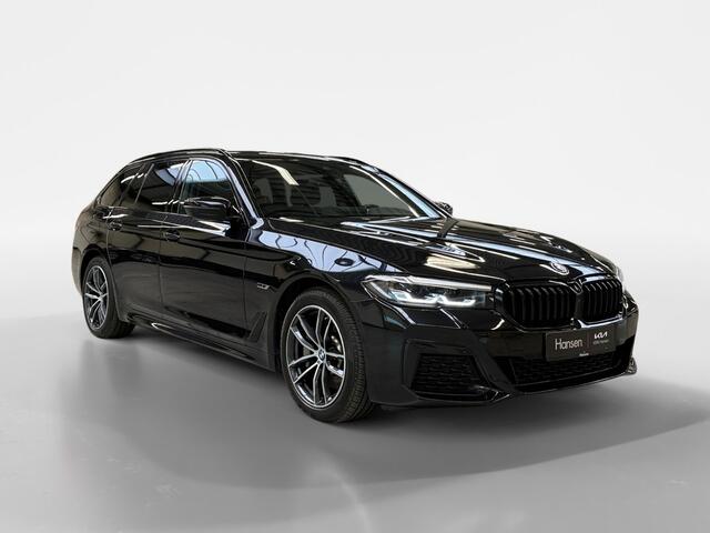 BMW 5-SERIE Touring 530e xDrive M-Sport I Shadowline I Leder I 360 Camera I Luchtvering achter