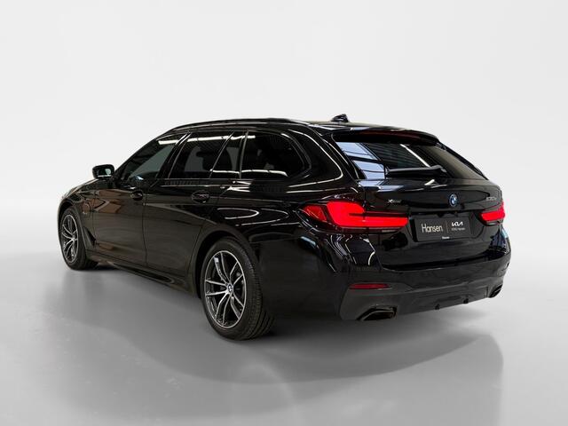 BMW 5-SERIE Touring 530e xDrive M-Sport I Shadowline I Leder I 360 Camera I Luchtvering achter