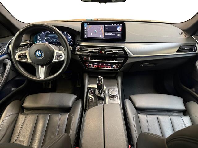BMW 5-SERIE Touring 530e xDrive M-Sport I Shadowline I Leder I 360 Camera I Luchtvering achter