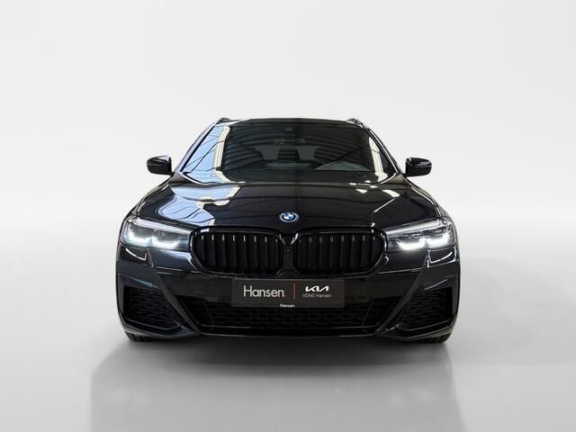 BMW 5-SERIE Touring 530e xDrive M-Sport I Shadowline I Leder I 360 Camera I Luchtvering achter