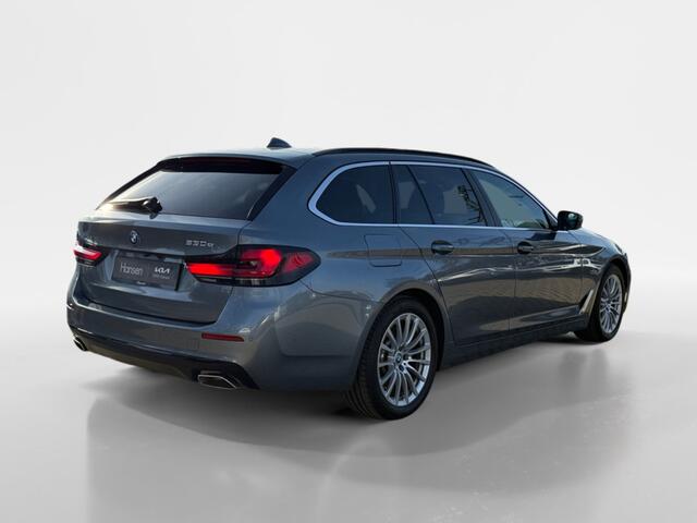 BMW 5-SERIE Touring 5 Serie Touring 530e High Executive I Trekhaak I Leder I Camera