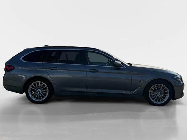 BMW 5-SERIE Touring 5 Serie Touring 530e High Executive I Trekhaak I Leder I Camera