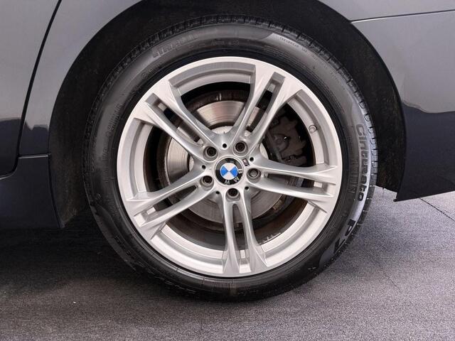 BMW 5-SERIE Touring 520i Aut. M-Pakket Pano/Trekhaak/Camera/Leder/Nav/ El.Klep/Stoelverw.