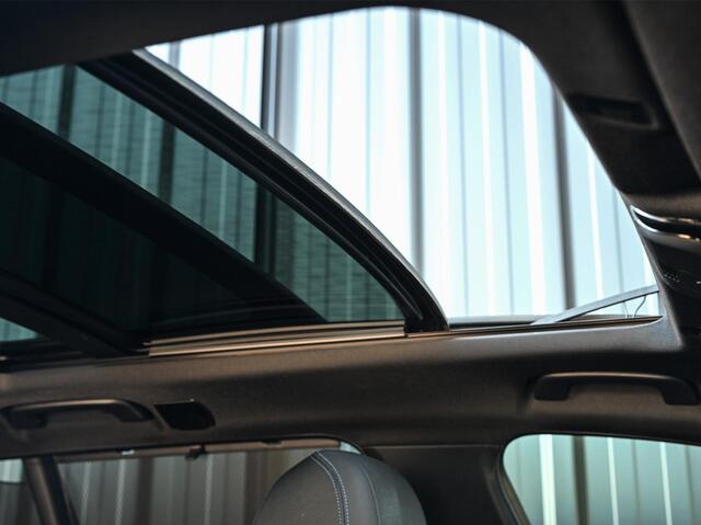 BMW 5-SERIE Touring 530i xDrive High Executive | M-Pakket | Panoramadak | Harman/Kardon | HUD | Active Cruise | 360 Camera | Stuur Verwarming | Ambiance Interieur | Stoelverwarming | Elektr. Verst. Stoel |