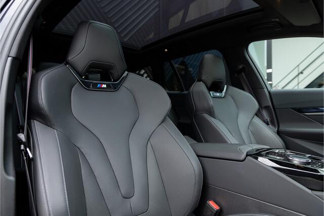 BMW 5-SERIE Touring 550e xDrive M-Sport Pro ACC M Stoel Bowers&Wilkens Pano Acc Headup Stoelvent. Shadow Trekhaak