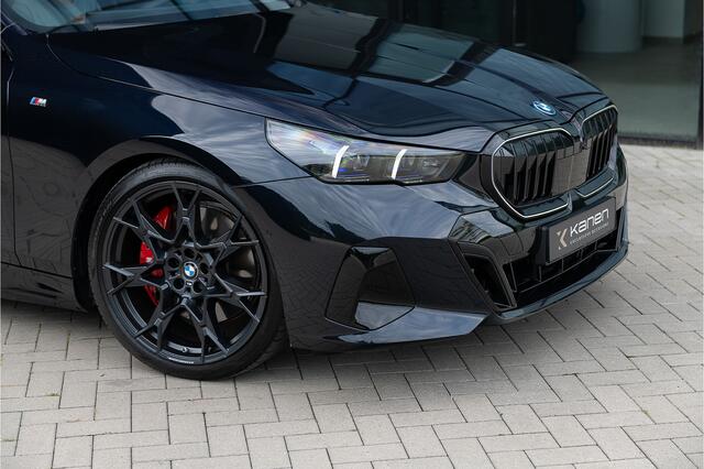 BMW 5-SERIE Touring 550e xDrive M-Sport Pro ACC M Stoel Bowers&Wilkens Pano Acc Headup Stoelvent. Shadow Trekhaak