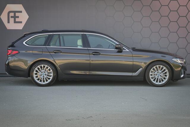 BMW 5-SERIE Touring 530e Business Edition Plus ADAPTIVE | MEMORY | STOELVERWARMING VOOR + ACHTER | PANORAMADAK | CARPLAY | LASERLIGHTS | HEAD UP | TREKHAAK |