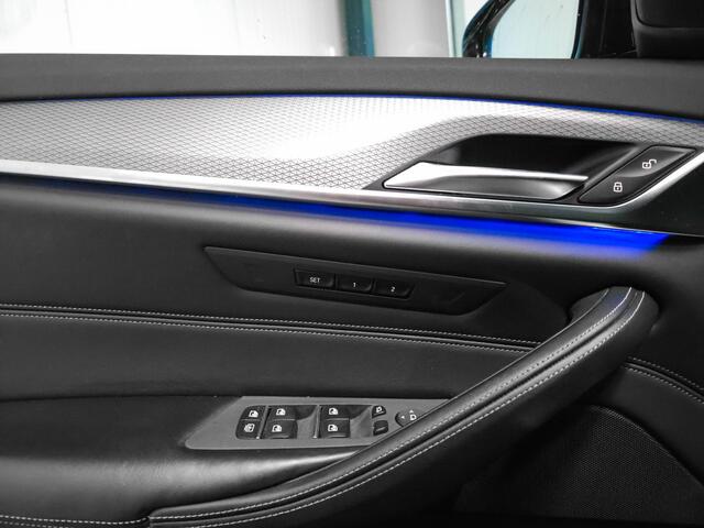 BMW 5-SERIE 520i M Sport | Schuifdak | Comfort | HIFI | All Black | Memory |