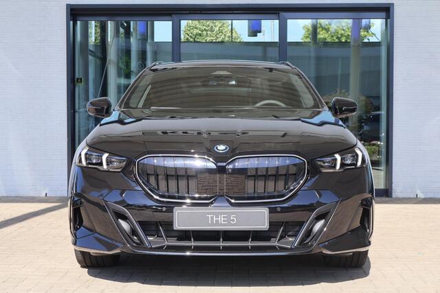 BMW 5-SERIE Touring 530e | M Sport Pro | Driving Assistant Plus | Bowers & Wilkins | Trekhaak | Innovation Pack | Glazen Panoramadak