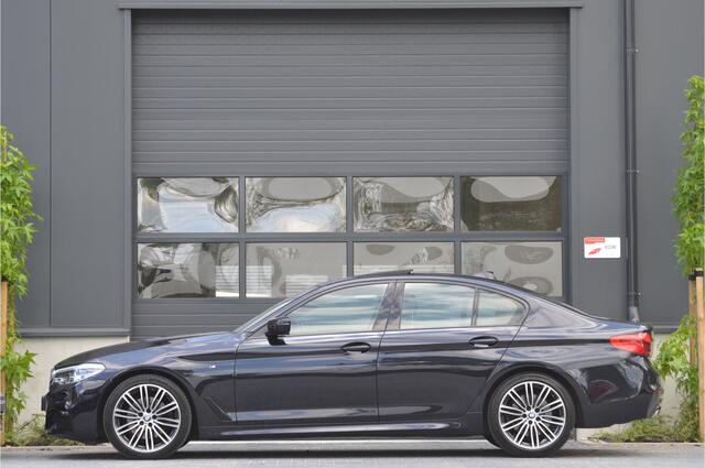 BMW 5-SERIE 520i High Executive M-Sport Schuif/kantel dak | Head up | Memory Seats | stoelverwarming/koeling