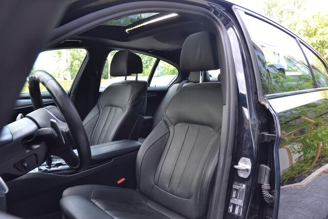 BMW 5-SERIE 520i High Executive M-Sport Schuif/kantel dak | Head up | Memory Seats | stoelverwarming/koeling