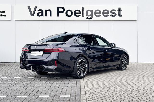BMW 5-SERIE Sedan 520i | Stoelventilatie | Trekhaak | Panoramadak | Comfort Pack |