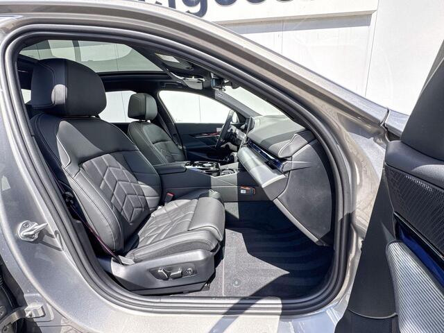 BMW 5-SERIE Sedan 520i | Innovation Pack | M Sport | Travel Pack | Panoramadak |