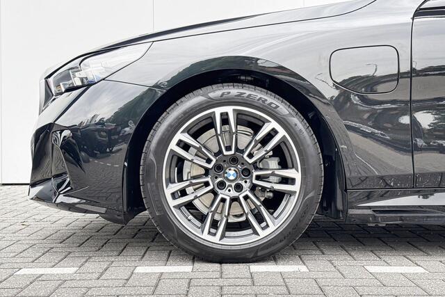 BMW 5-SERIE Touring 530e | Innovation Pack | M Sport | Copilot Pack | Trekhaak |