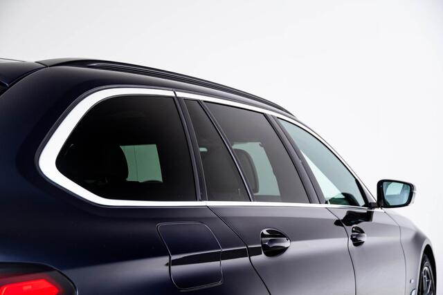 BMW 5-SERIE Touring 530e xDrive High Executive M Sport - Panoramadak - Driving Assistant Professional - Comfortstoelen - Massagestoelen - Head up - BMW Laserlight - Parking Assistant Plus - Comfort Access -