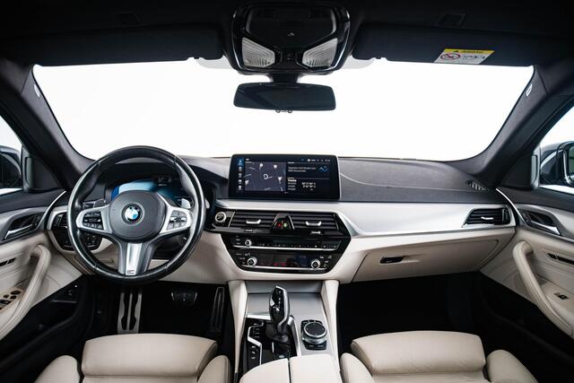BMW 5-SERIE Touring 530e xDrive High Executive M Sport - Panoramadak - Driving Assistant Professional - Comfortstoelen - Massagestoelen - Head up - BMW Laserlight - Parking Assistant Plus - Comfort Access -