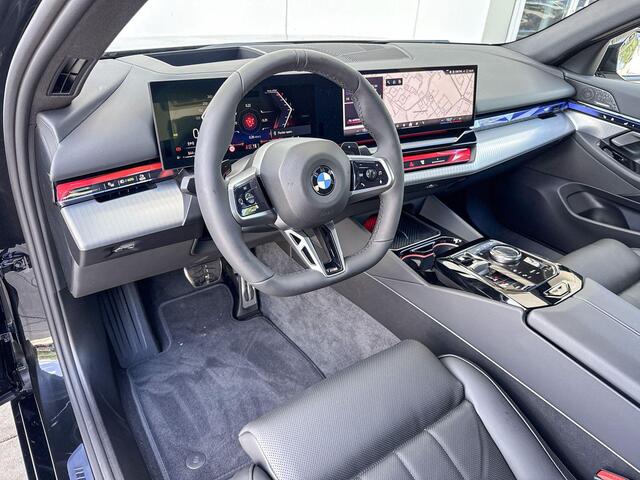 BMW 5-SERIE Sedan 520i M-Sport Pro / 20 inch / Driving Assistant Plus / Harman Kardon / Trekhaak / Glazendak