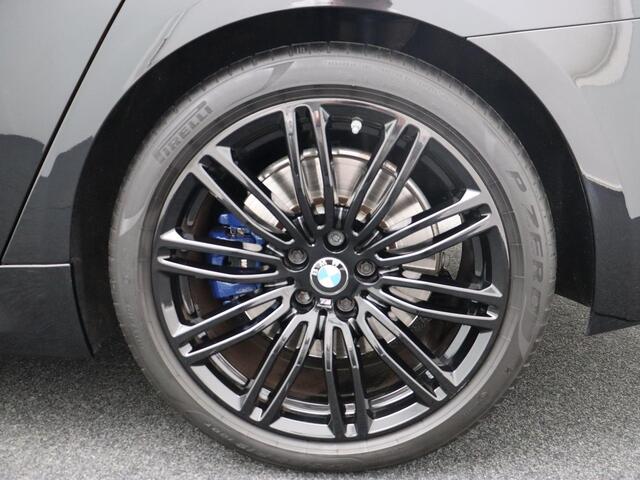 BMW 5-SERIE Sedan 530i High Executive | M Sportpakket | Integral Active Steering | Achteruitrijcamera | Schuifdak | Comfortstoelen + Stoelventilatie | Driving Assistant Professional | Laserlight | Head Up Display | HiFi |