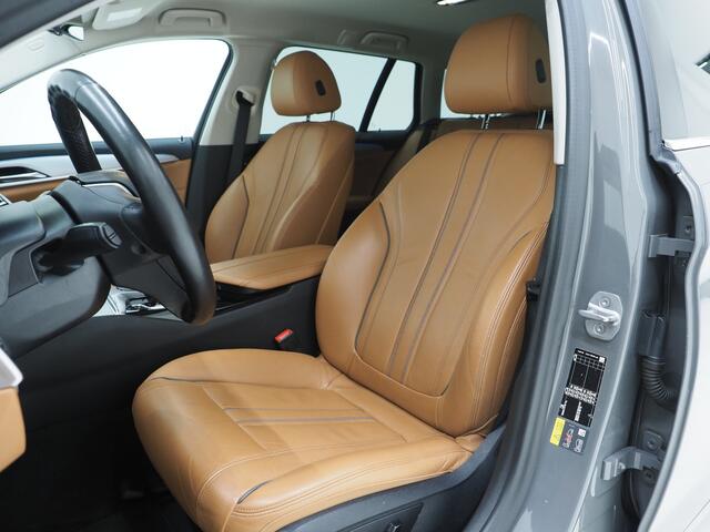 BMW 5-SERIE Touring 520e | Leder | HUD | Adaptive Cruise | 360 | Dodehoek | Sfeerlicht | Stoelverwarming
