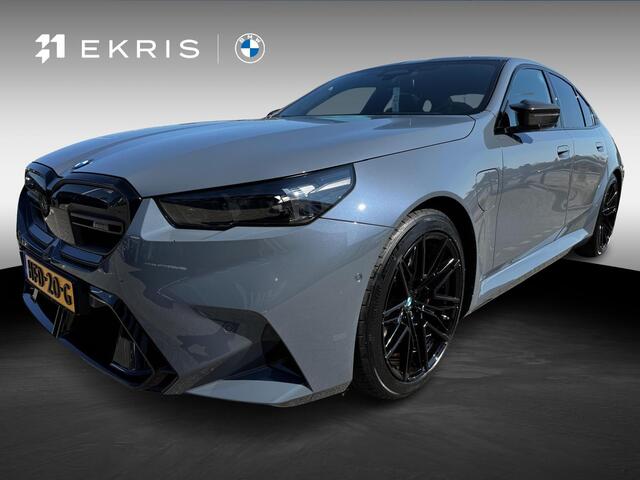 BMW 5-SERIE Sedan M5 | M Drive Professional | Carbon Pack incl Carbon dak | Driving Assistant Professional | Bowers & Wilkins Surround Sound System | Parking Assistant Professional