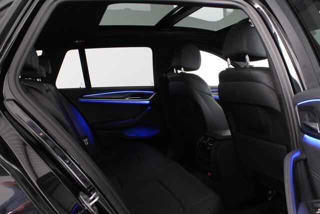 BMW 5-SERIE Touring 530d xDrive M Sport > Pano.schuif/Head-up/19inch/Shadow-Line/Trekhaak