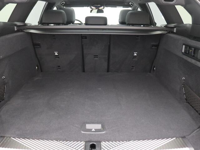 BMW 5-SERIE Touring 530e xDrive 299PK Aut. M-Sport Pro, Panoramadak, Head-Up Display, Stoelverwarming & ventilatie, Bowers & Wilkins Audio, Elektr. Achterklep, Trekhaak, 21" LM Velgen