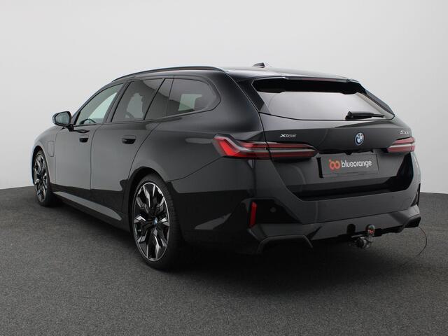 BMW 5-SERIE Touring 530e xDrive M-Sport Pro, Panoramadak, Head-Up Display, Stoelverwarming & ventilatie, Bowers & Wilkins Audio, Elektr. Achterklep, Trekhaak, 21" LM Velgen
