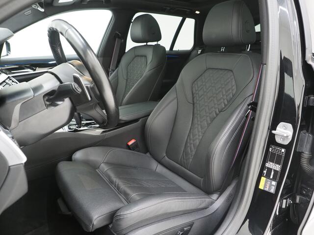 BMW 5-SERIE Touring 530e M Sport Shadow Line | Panoramadak | Leder | LaserLED | HUD | Keyless | Sfeerlicht | Camera | Dodehoek