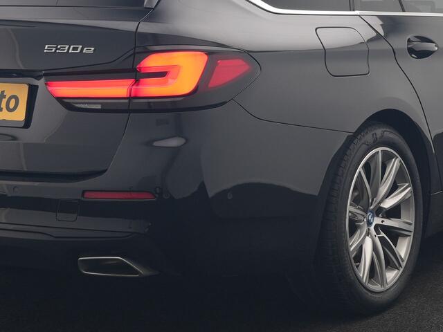 BMW 5-SERIE Touring 530e xDrive Business Edition Plus | Panodak | Adaptive Cruise | Head Up | Laser LED | 360 Camera | Lederen Comfortzetels Verwarmd | Sfeerverlichting | Keyless | Blis | Apple Carplay | Hifi Audio | Navigatie | DAB | Plug In Hybrid |