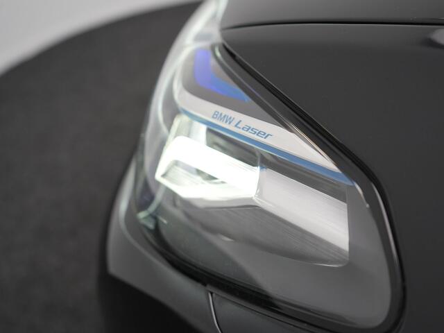 BMW 5-SERIE Touring 530e xDrive Business Edition Plus | Panodak | Adaptive Cruise | Head Up | Laser LED | 360 Camera | Lederen Comfortzetels Verwarmd | Sfeerverlichting | Keyless | Blis | Apple Carplay | Hifi Audio | Navigatie | DAB | Plug In Hybrid |