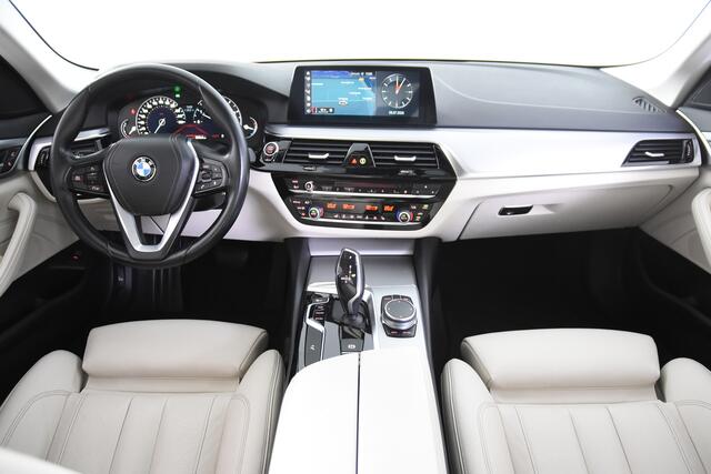 BMW 5-SERIE 520i A Luxury *Navigatie*Schuifdak*Memory*