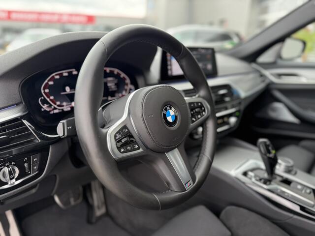 BMW 5-SERIE 530e iPerformance Executive M Sport LED Carplay 19 Inch Bowers & Wilkins Sound-systeem Schuif-/ Kanteldak