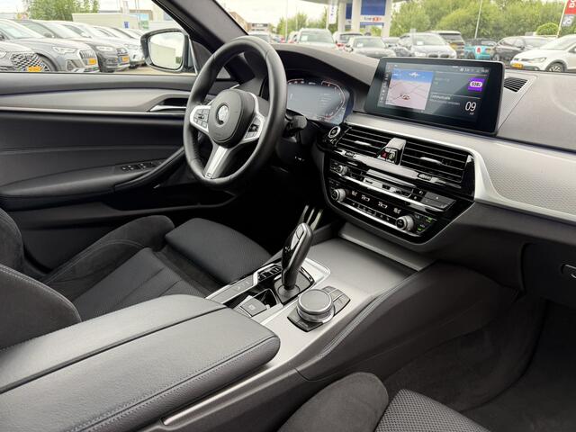 BMW 5-SERIE 530e iPerformance Executive M Sport LED Carplay 19 Inch Bowers & Wilkins Sound-systeem Schuif-/ Kanteldak