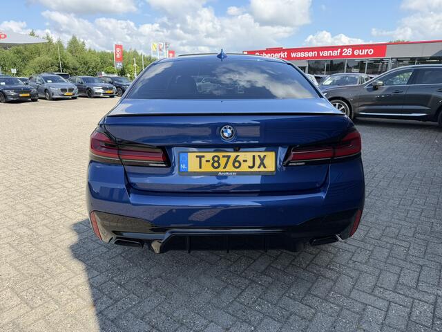 BMW 5-SERIE 530e High Executive M Sport Pro Individual kleur Le Mans Blue Head-Up Display Harman-Kardon Stuurwielverwarming Schuif-/Kanteldak 20 Inch Comfortzetels 360 Gr. Camera Vol!