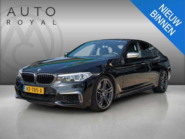 BMW 5-SERIE M550i xDrive High Executive HEAD-UP DISPLAY | NIEUWE MOTOR T.W.V ¤26000 | HARMAN/KARDON | DODEHOEK DETECTIE | CAMERA | LEDER | ELEKT STOELEN | KEYLESS ENTRY/GO | NAVIGATIE | LASER KOPLAMPEN | STOEL VERWARMING |