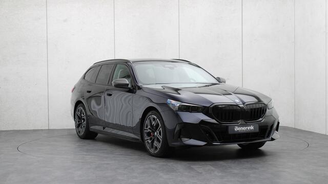 BMW 5-SERIE Touring 550e xDrive M-Sport Pro | Bowers & Wilkins | M Carbon exterieur | Stoelventilatie | Onderstel Professional | Head-up | Panoramadak | Trekhaak |