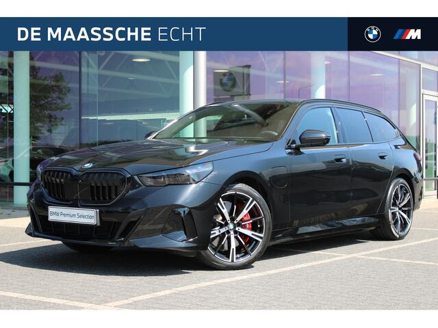 BMW 5-SERIE Touring 550e xDrive M Sport Automaat / Trekhaak / Panoramadak / Comfort Access / Adaptieve LED / Stoelventilatie / Parking Assistant Plus