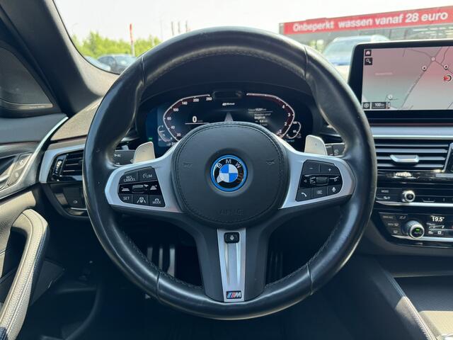 BMW 5-SERIE Touring 530e High Executive M Sport Panoramadak Trekhaak Harman-Kardon Carplay 19 inch Laser Licht Keyless Entry Head-Up Display