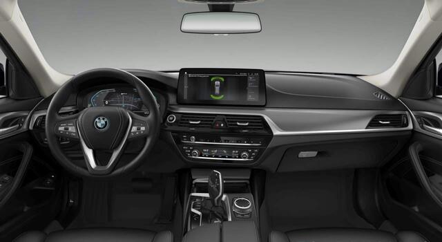 BMW 5-SERIE Touring 530e Business Edition Plus Panoramadak - Head-up - Driving Assistant - Parking Assistant - Laserlight - Comfort Access - 4-zone airco - Sportstoelen - HiFi System