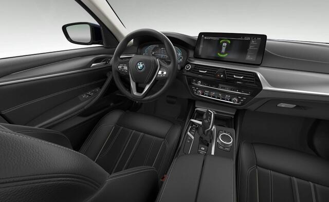 BMW 5-SERIE Touring 530e Business Edition Plus Panoramadak - Head-up - Driving Assistant - Parking Assistant - Laserlight - Comfort Access - 4-zone airco - Sportstoelen - HiFi System