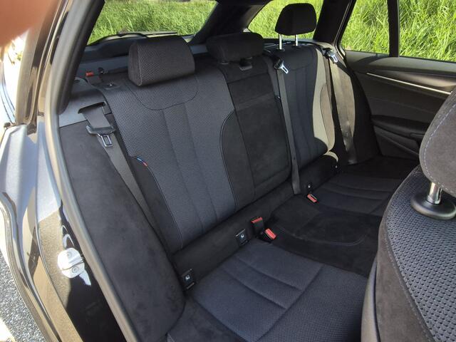 BMW 5-SERIE Touring 520d Business Edition Plus M/ Panorama dak