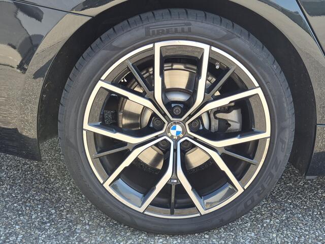 BMW 5-SERIE Touring 520d Business Edition Plus M/ Panorama dak