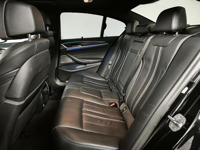 BMW 5-SERIE 530e xDrive High Executive | M-Sport | Schuif-/kanteldak | Harman / Kardon | Driving Assistant Professional |