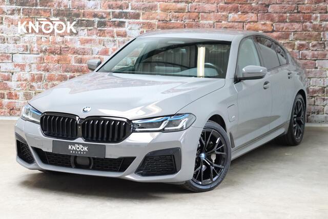 BMW 5-SERIE Sedan 530e High Executive M Sport Pakket Automaat / Live Cockpit Professional / Trekhaak / Laserlight / Comfortstoelen / Driving Assistant Professional / 19 Inch / Harman Kardon / Stoelverwarming / DAB / Parkeerhulp Plus / Stoelverwarming / Extra Getint G