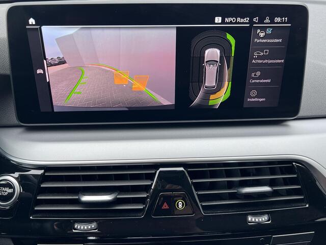 BMW 5-SERIE Touring 530e Business Edition Plus / Dealer onderhouden / 1.700 kg trekgewicht / Navigatie / Apple Carplay Android / HUD / Stoelverwarming / Climate Control / Camera / Parkeer assistent / 18"LM wielen /