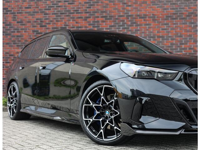 BMW 5-SERIE Touring 550e xDrive | M Performance - Pano - B&W