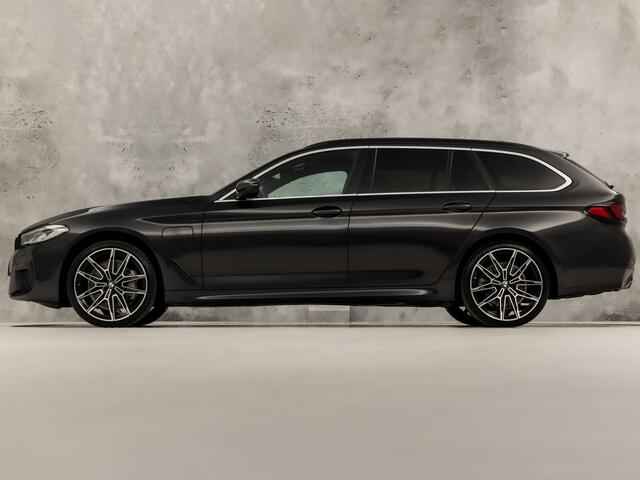 BMW 5-SERIE 530e M Sport High Executive 293Pk Automaat (GROOT NAVI, M PAKKET, HEAD-UP DISPLAY, APPLE CARPLAY, HARMAN/KARDON, ELEK SPORTSTOELEN, CAMERA, STOELVERWARMING, NIEUWSTAAT)