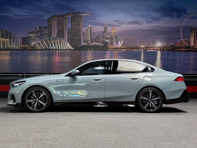 BMW 5-SERIE 520i M-Performance|Panorama|360|HeadUp|NL NAP|BTW