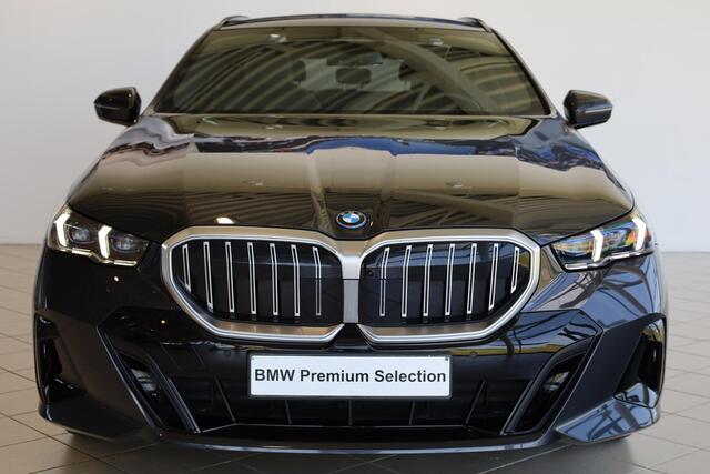 BMW 5-SERIE Touring 530e xDrive | M Sportpakket | Panorama Dak | Harman/Kardon | Driving Assistant Professional